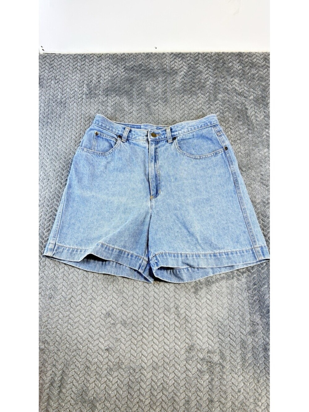 Liz Claiborne Denim Shorts Women's Size 12 Blue Casual Straight Leg (0175)